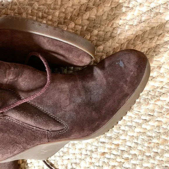 UGG Elsey Lace-up Suede Boots, Size 7 - Picture 6 of 8
